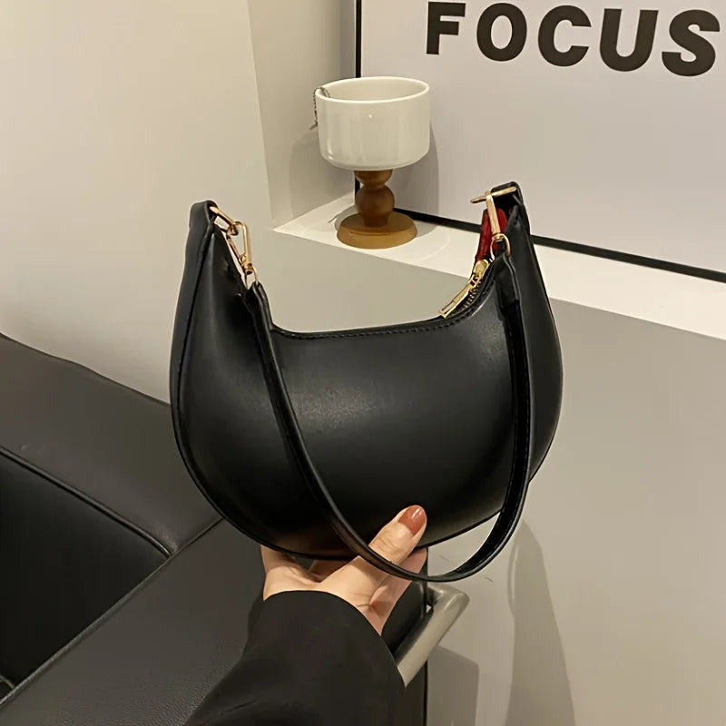 New Fashionable High-end Moon-shaped Baseball Bag, Showing Luxury, Women's Single Shoulder Bag